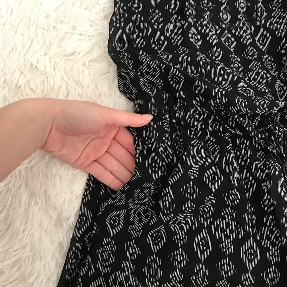 Black Patterned Romper With Pockets - image 3